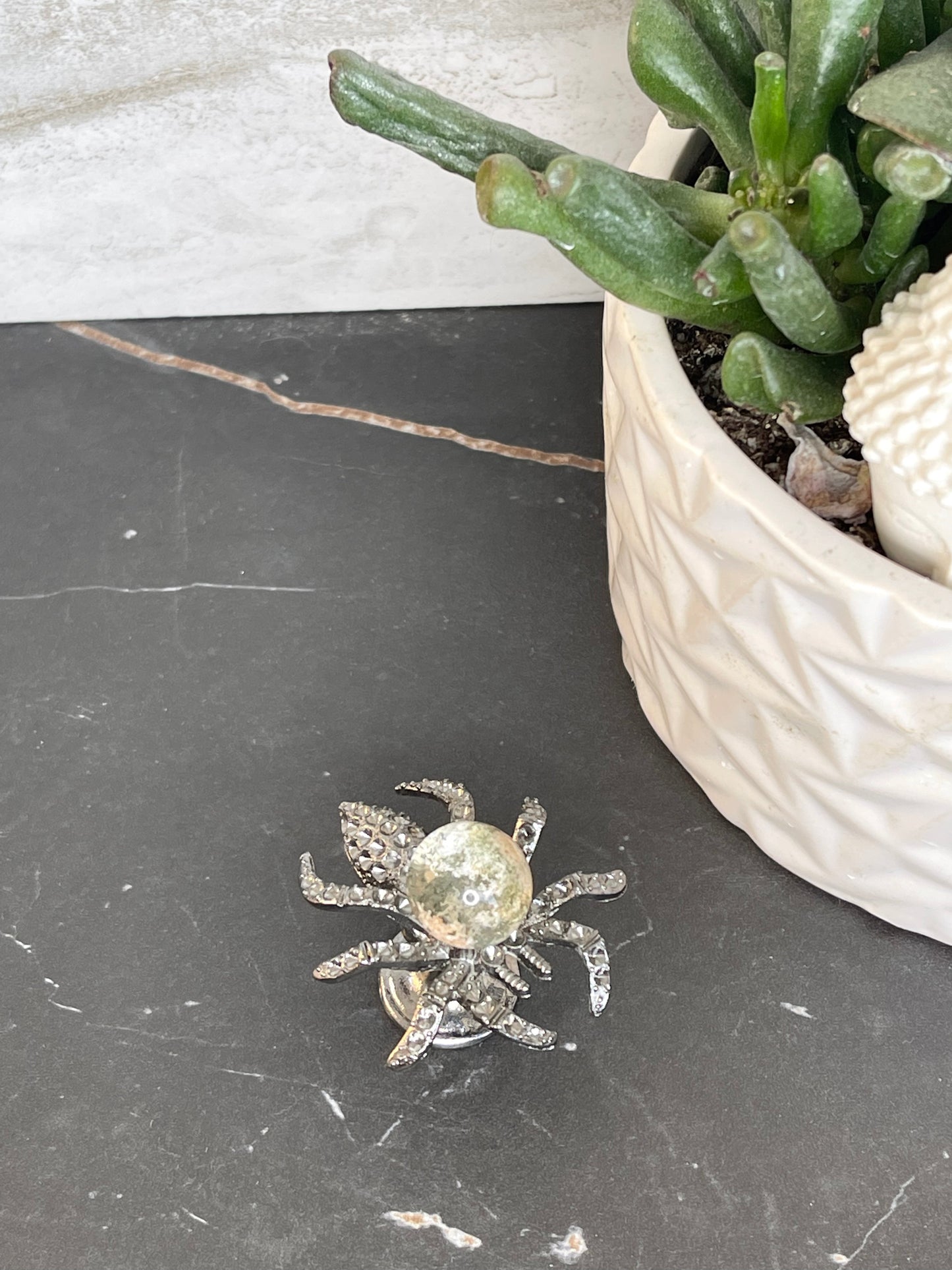 Small Spider Sphere Holder